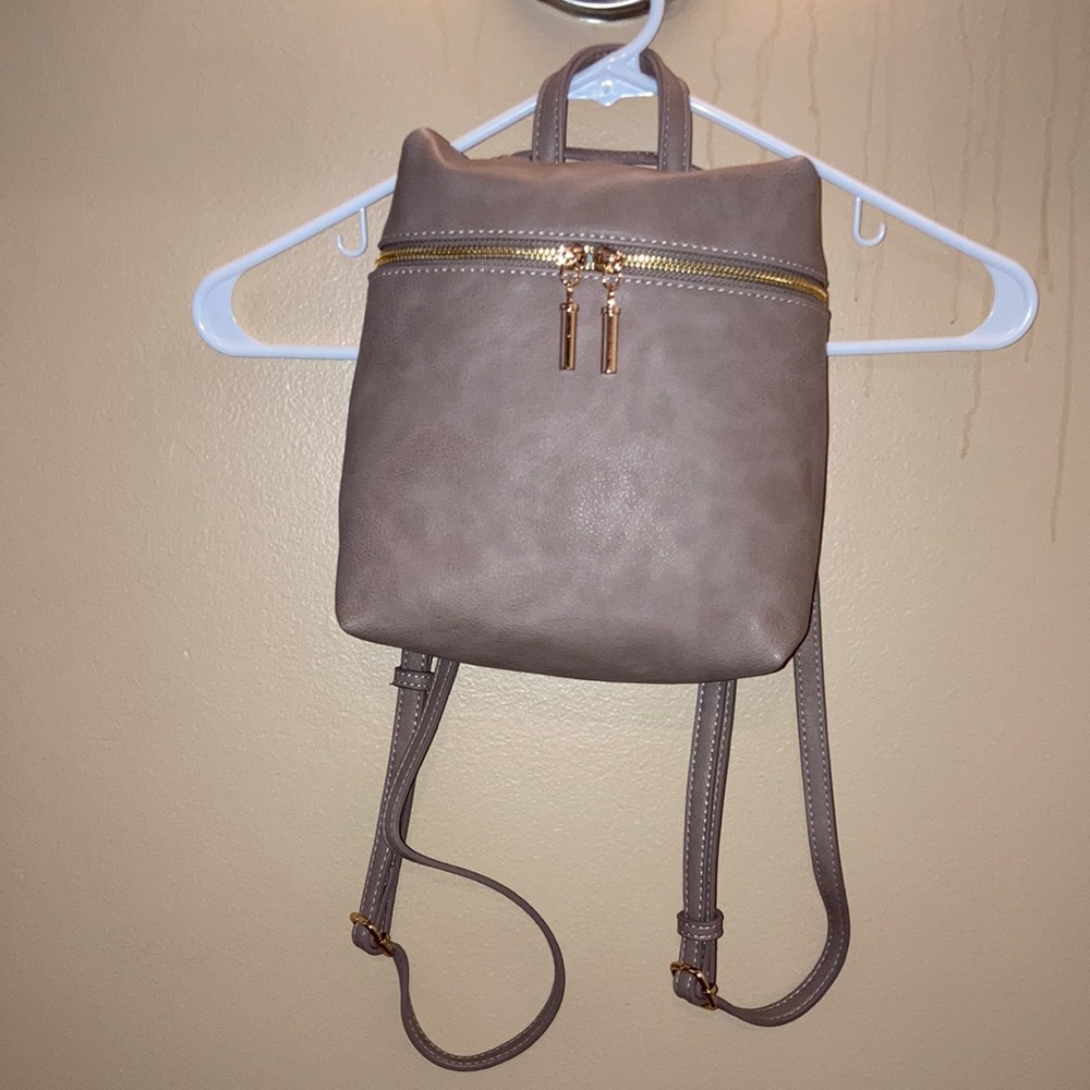 Small Backpack - Picture 2 of 3